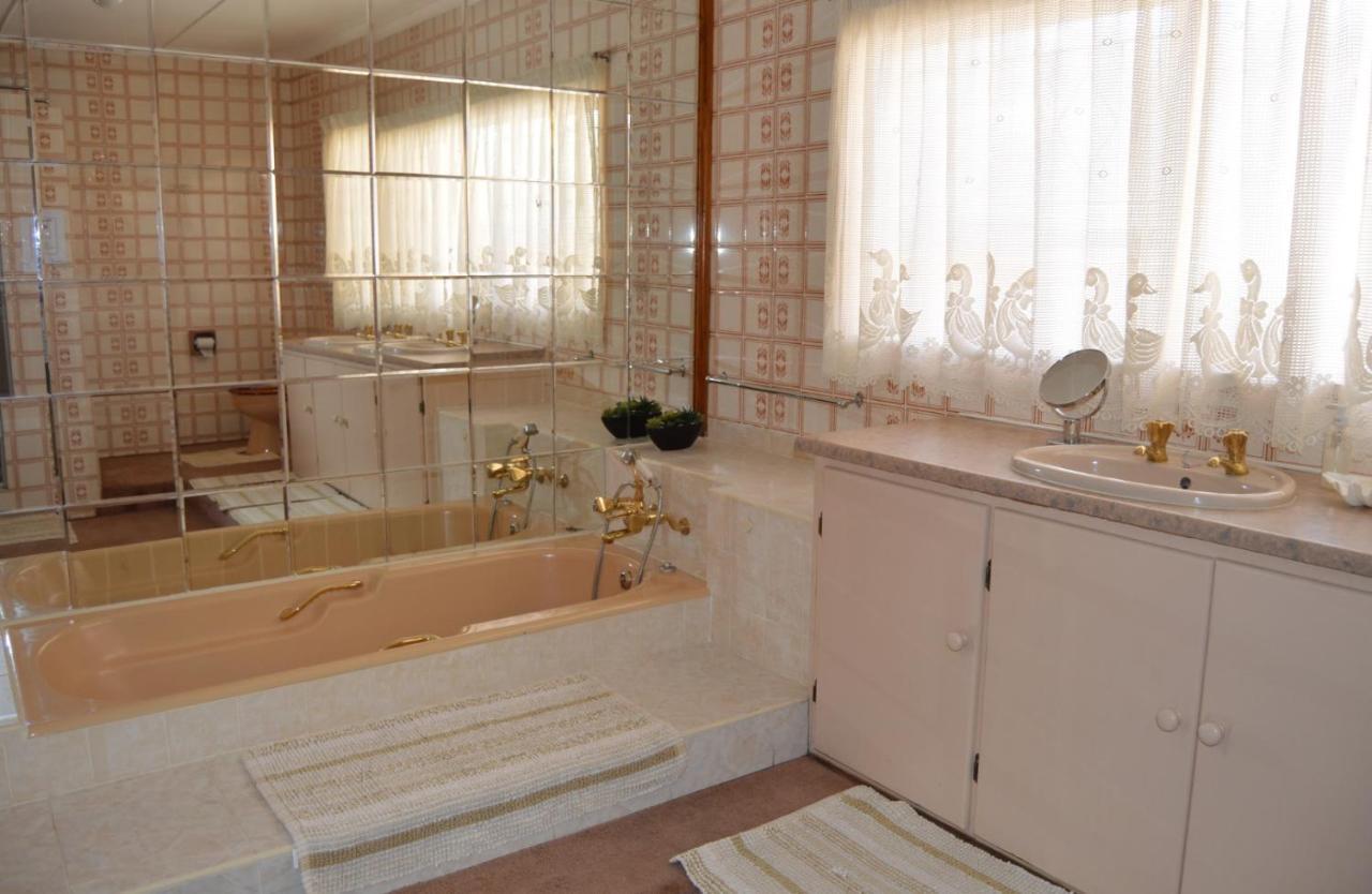 House Ebony B&B Ньюкасл Экстерьер фото