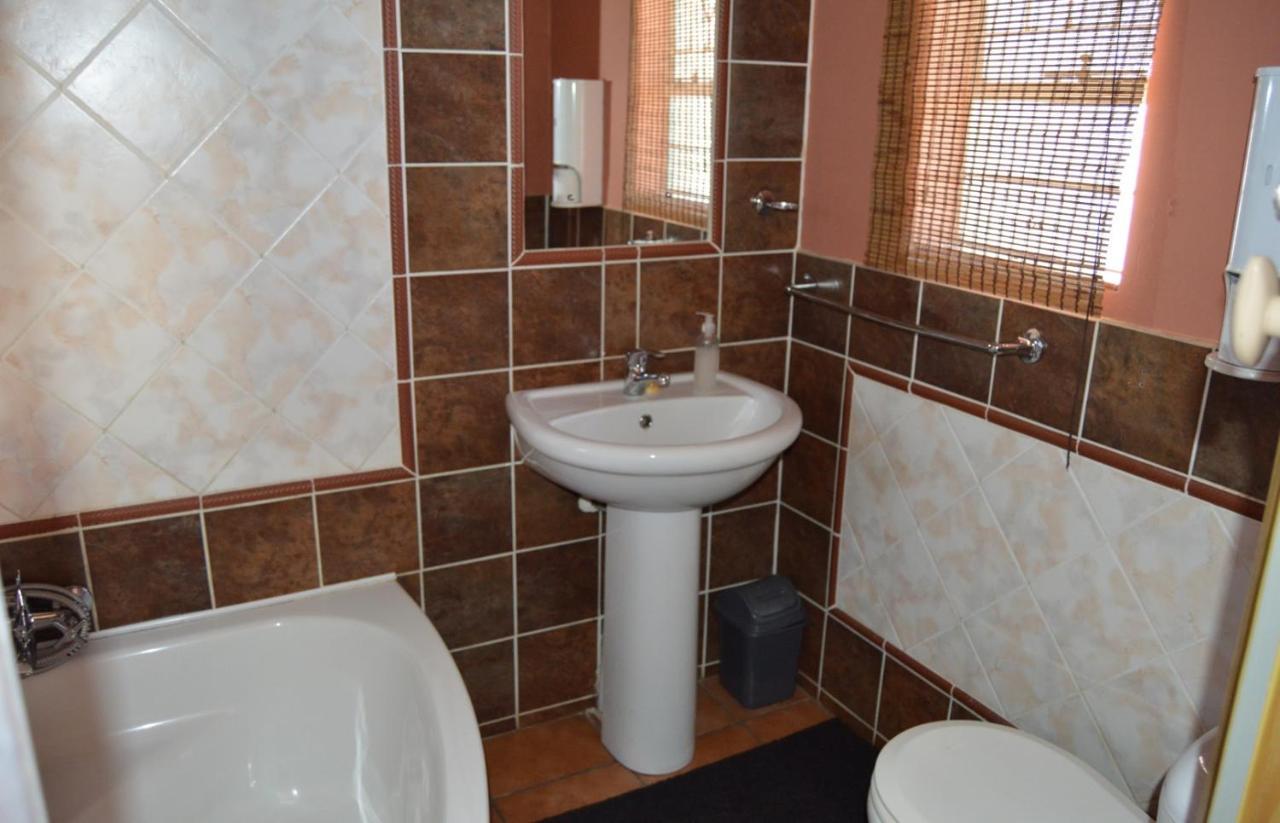 House Ebony B&B Ньюкасл Экстерьер фото